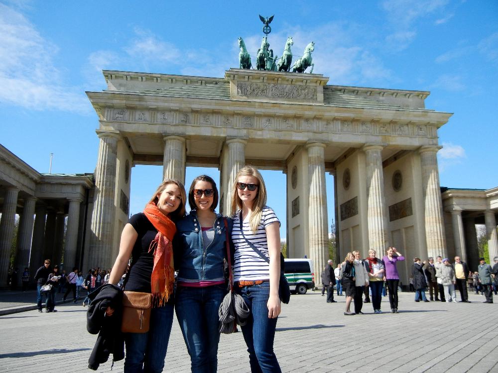 Students at Brandenburg Gate