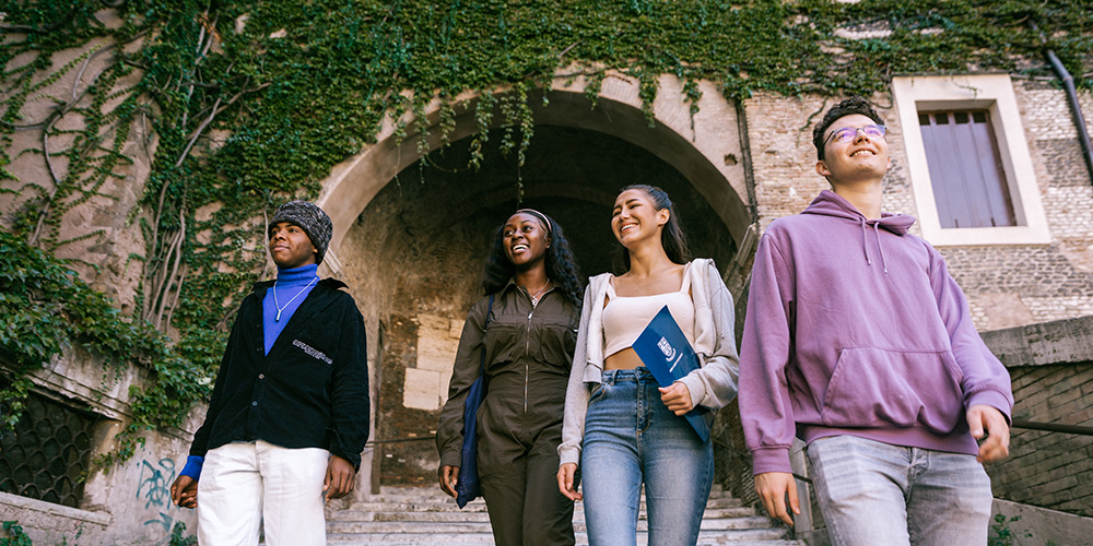 4 JCU students in Rome