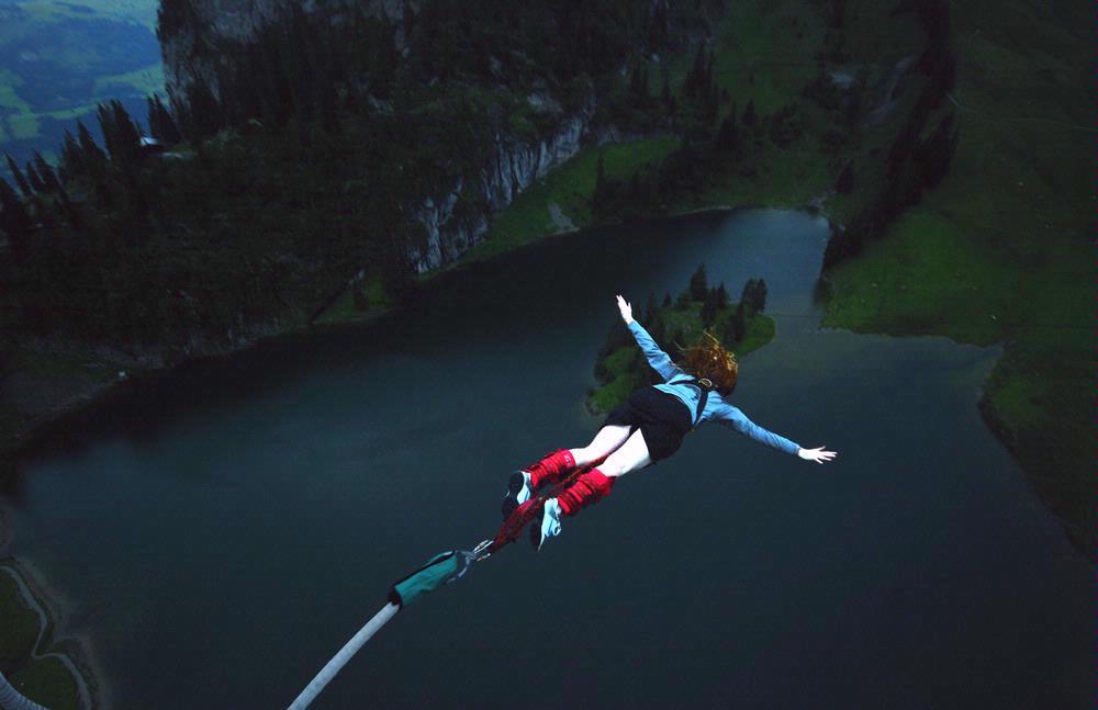 bungie jumping