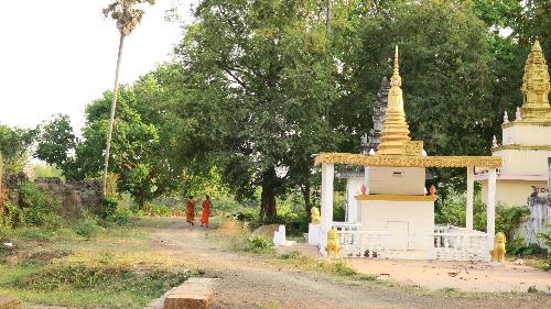 Cambodia 2 monks